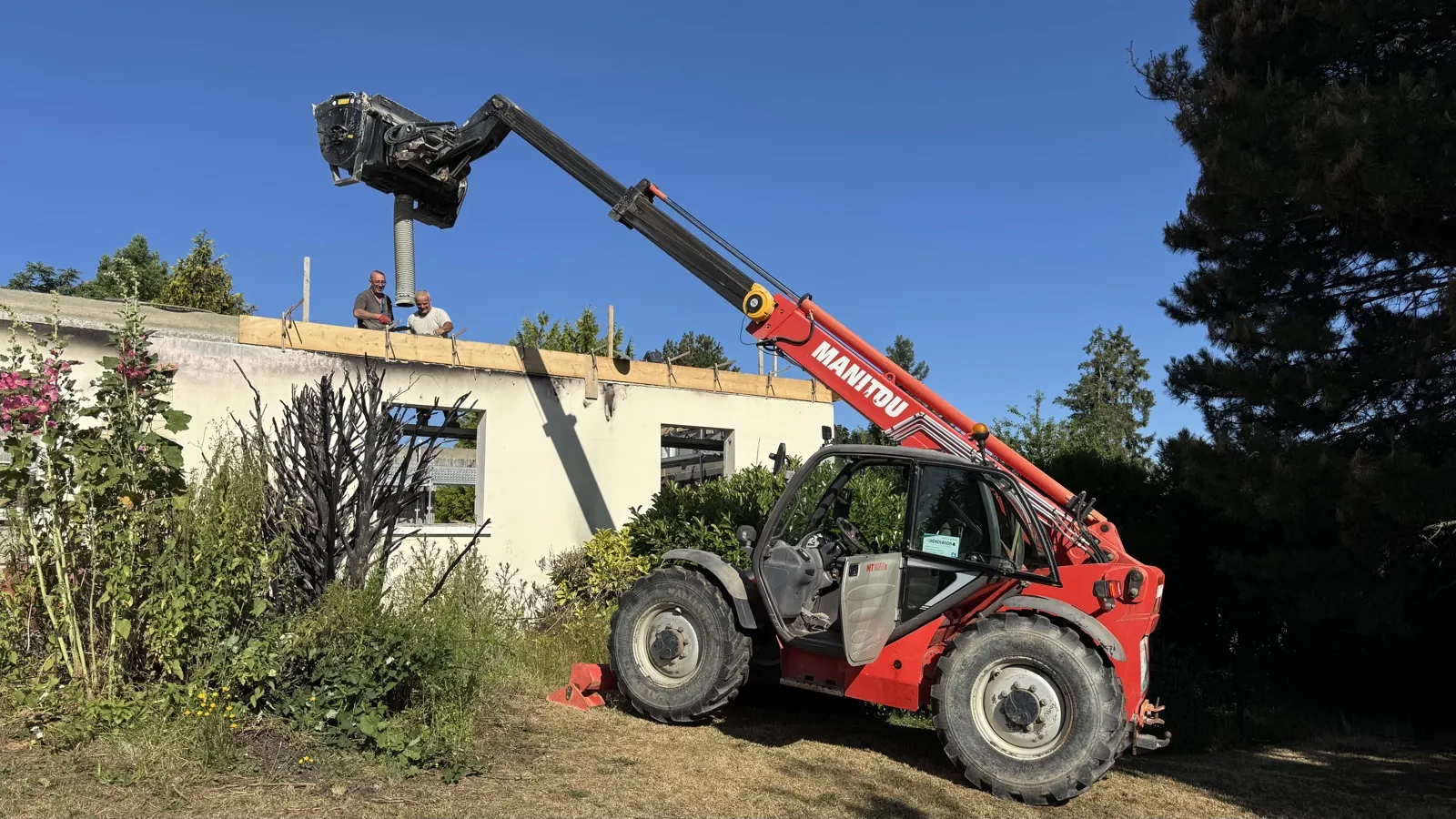 Chantier de maçonnerie et pose de charpente au Manitou à Marcillat