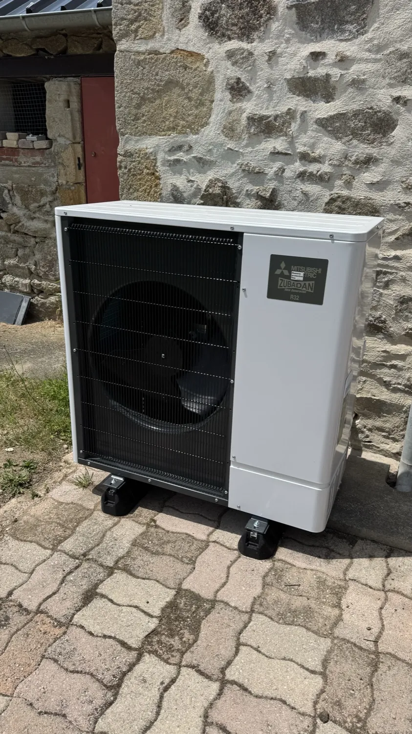Pompe à chaleur air-eau Mitsubishi installée à Marcillat-en-Combraille